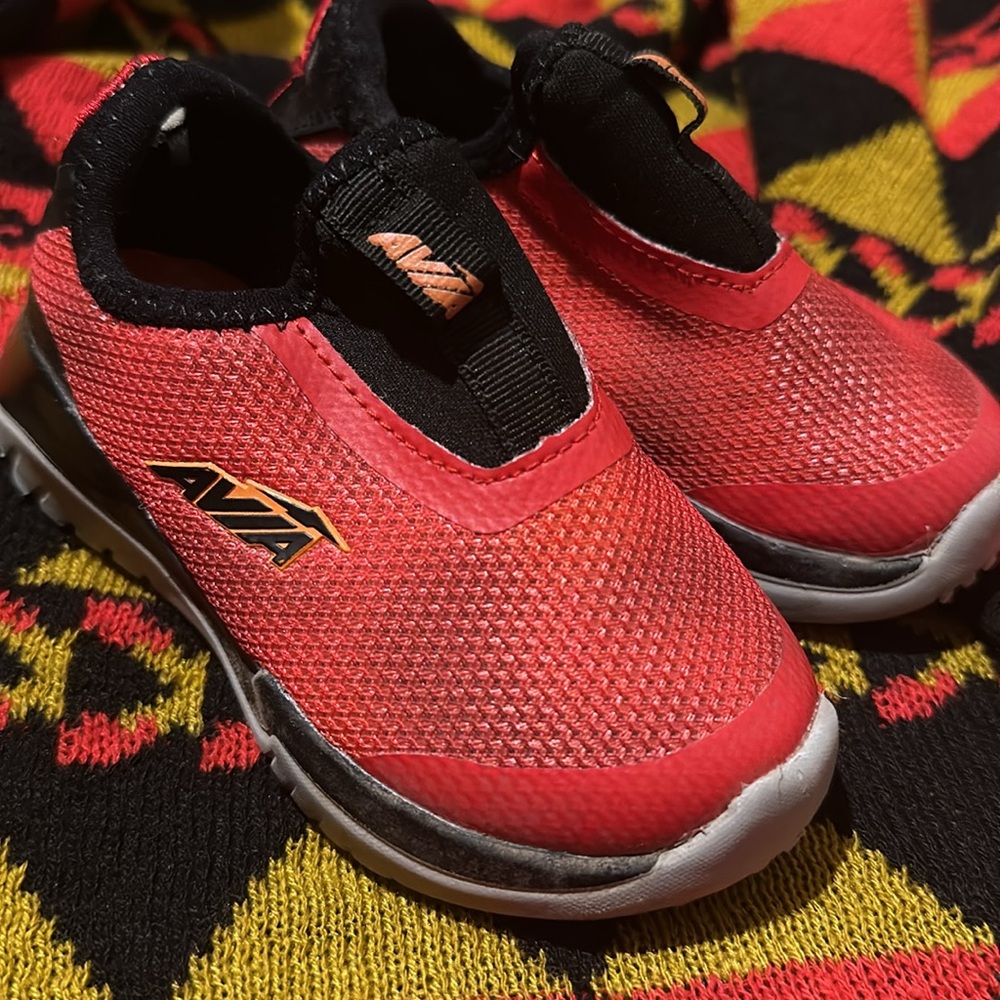toddler shoes AVIA size 7 red and black